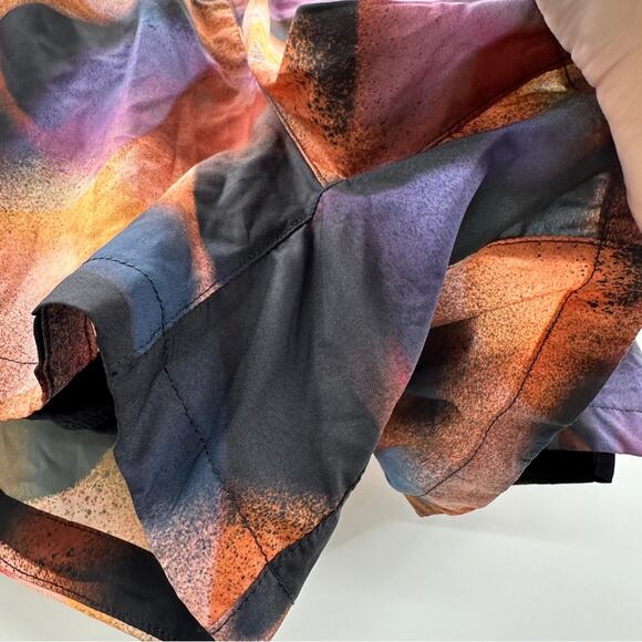 Fabletics Breathe Mid Rise Run Shorts in Meltdown/Crystal Wave/Reflective Silver - Picture 6 of 11